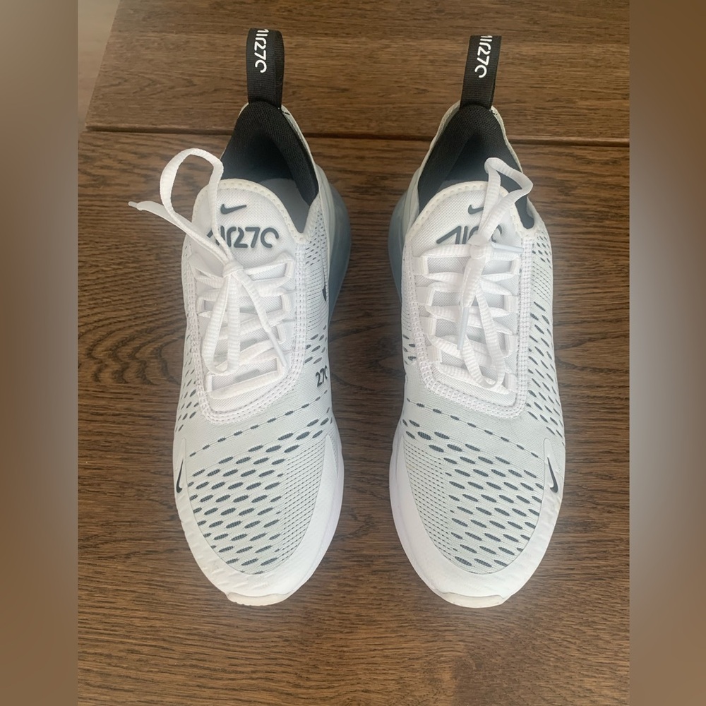 Women’s Air Max 270 Size 8.5 - Picture 2 of 3